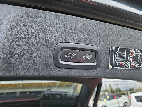 Used 2019 Volvo XC40 T5 Momentum AWD/4WD image 13
