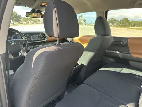 Used 2019 Toyota Tacoma SR5 RWD image 19