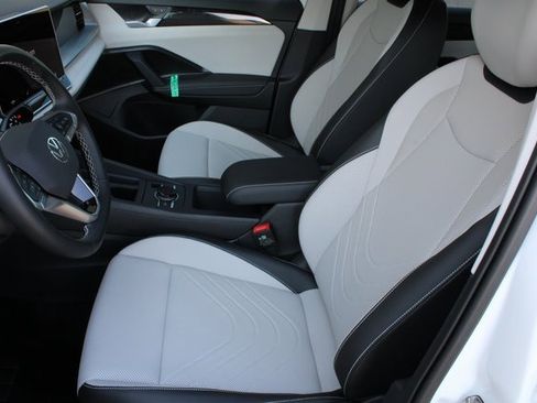 New 2025 Volkswagen Tiguan SE image 5