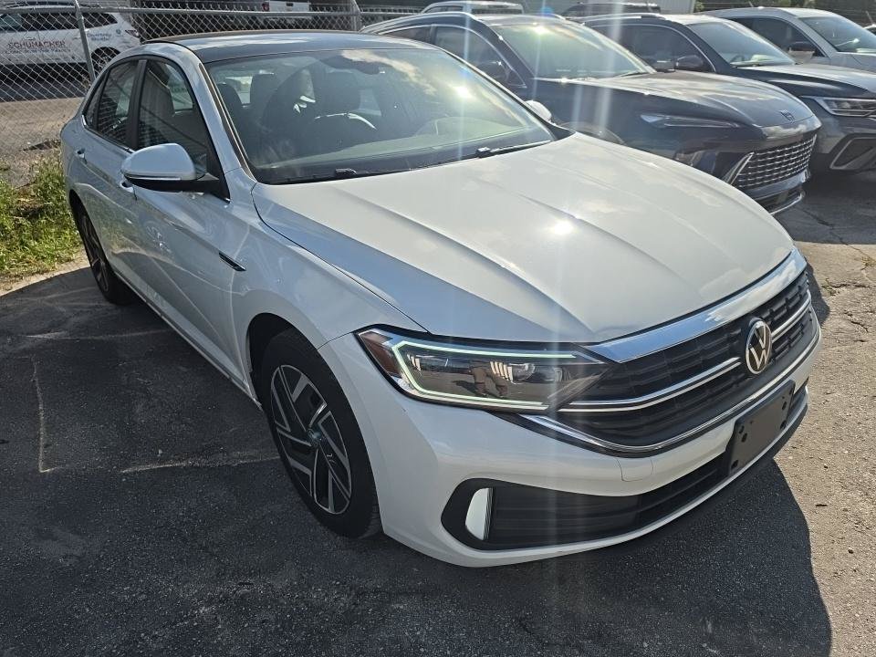 Used 2023 Volkswagen Jetta SEL FWD image 2