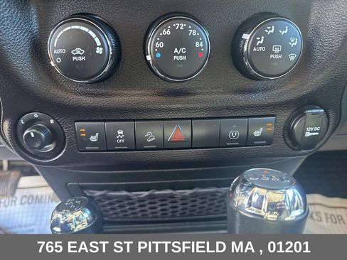 Used 2017 Jeep Wrangler Unlimited Sahara w/ Max Tow Package AWD/4WD image 11