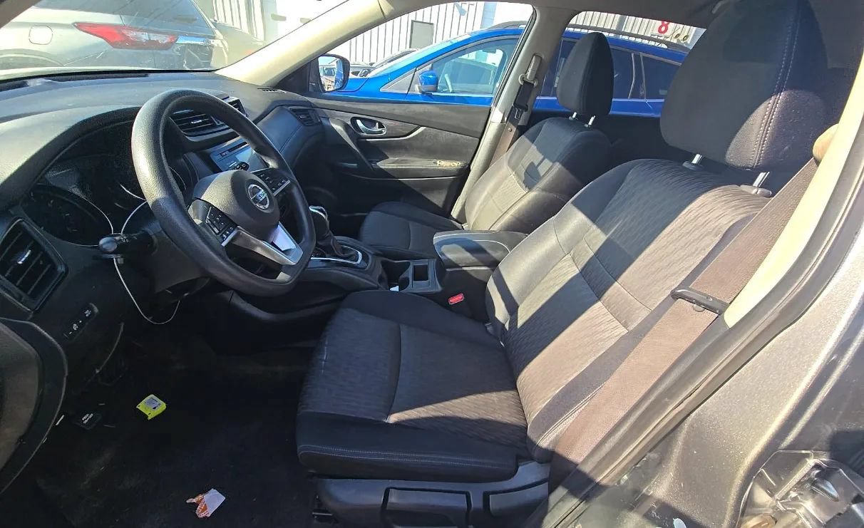 Used 2017 Nissan Rogue S w/ S Appearance Package FWD image 5