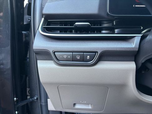 Used 2025 Kia Carnival EX FWD image 13