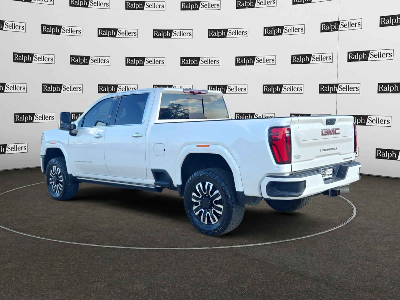 Used 2025 GMC Sierra 2500 Denali w/ Denali Reserve Package AWD/4WD image 4