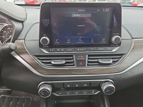 Used 2025 Nissan Altima 2.5 SV image 25