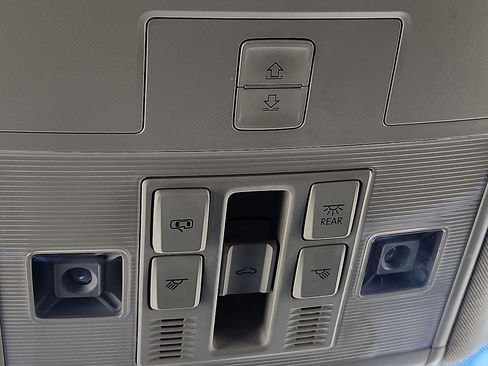 Used 2023 Volkswagen Atlas SE image 8