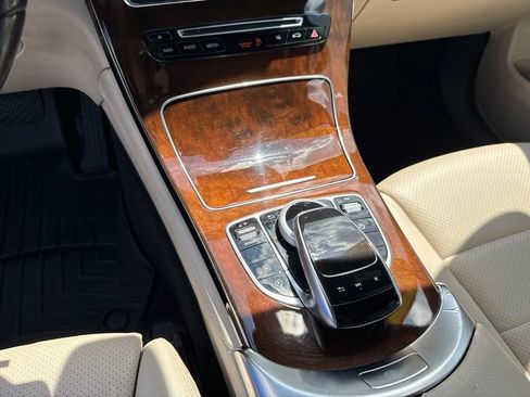 Used 2017 Mercedes-Benz GLC 300 4MATIC image 25