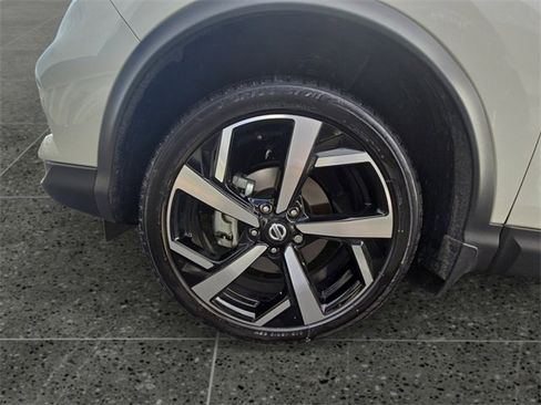 Used 2022 Nissan Rogue Sport SL w/ Premium Package image 18