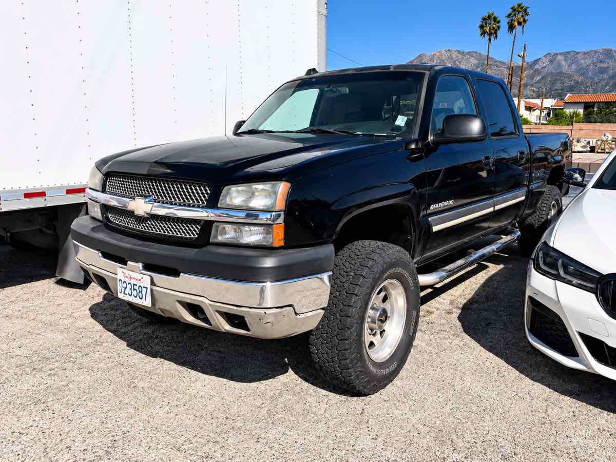 Used 2004 Chevrolet Silverado 2500 LS RWD image 1