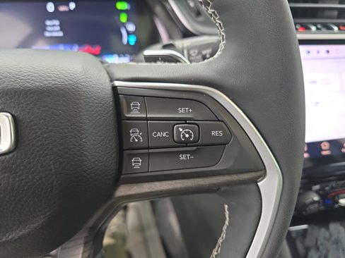 Used 2023 Jeep Grand Cherokee 4WD 4xe w/ Luxury Tech Group II image 37