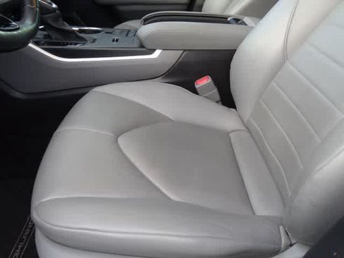 Used 2021 Toyota Highlander XLE FWD image 20