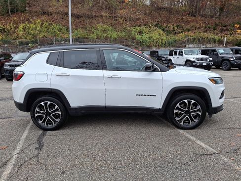 Used 2023 Jeep Compass Limited image 8