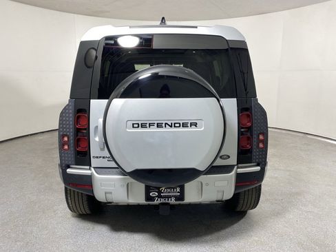 Used 2020 Land Rover Defender 110 SE image 6