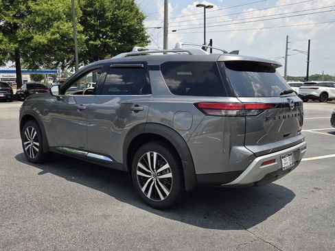 Used 2024 Nissan Pathfinder Platinum w/ Black Appearance Package FWD image 8