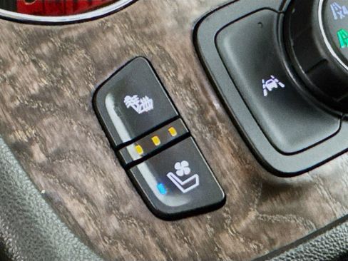 Used 2022 GMC Acadia Denali w/ Denali Ultimate Package AWD/4WD image 19