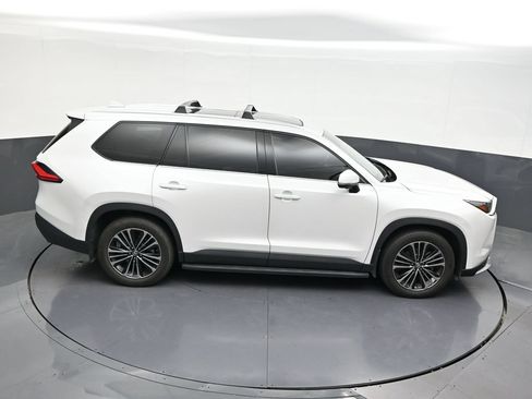 Used 2024 Toyota Grand Highlander AWD Hybrid image 21