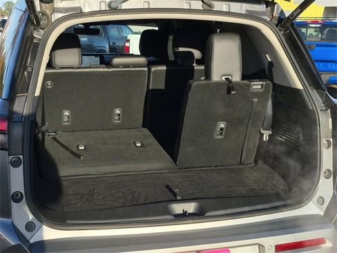 Certified 2023 Nissan Pathfinder SL w/ Lighting Package (N92) image 9