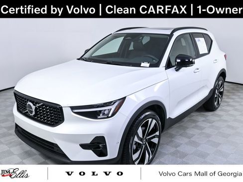 Certified 2025 Volvo XC40 B5 Plus image 1