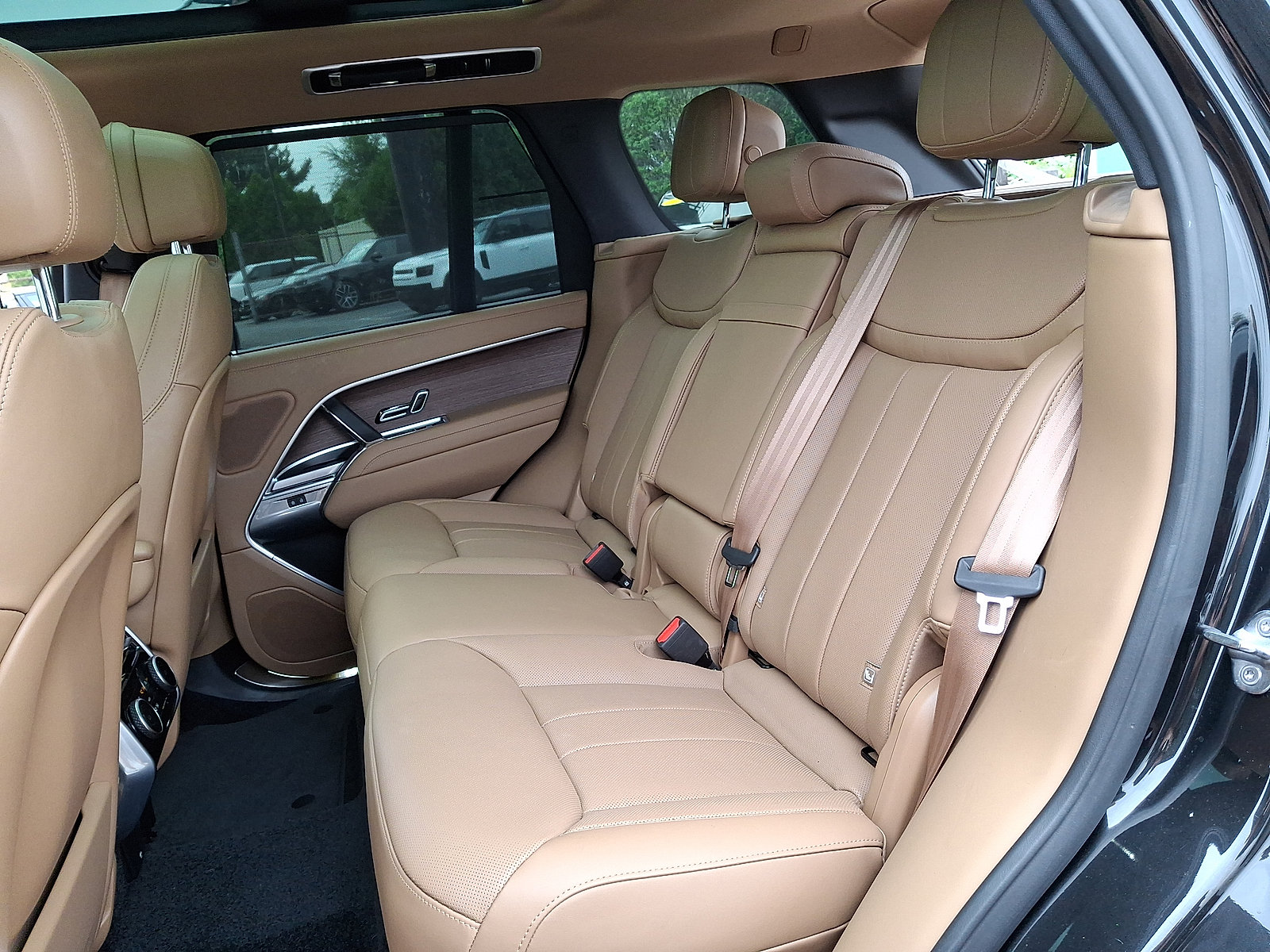 Certified 2026 Land Rover Range Rover SE AWD/4WD image 18