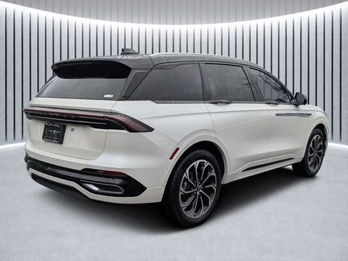New 2026 Lincoln Nautilus Reserve AWD/4WD image 3