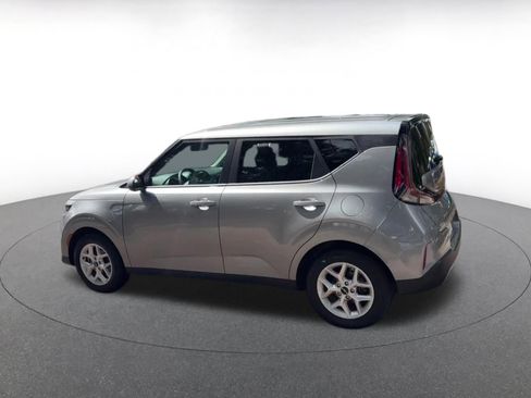 Used 2025 Kia Soul LX w/ LX Technology Package FWD image 10