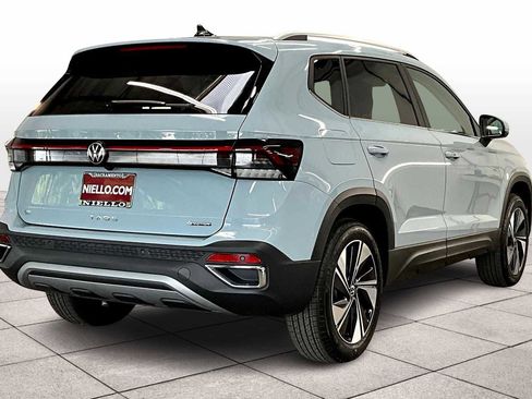 New 2025 Volkswagen Taos SE image 4