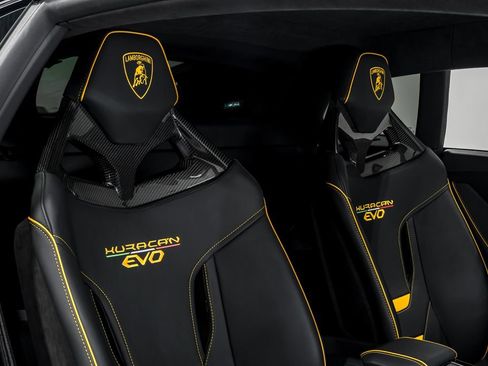 Used 2023 Lamborghini Huracan EVO image 36