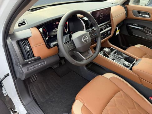 New 2026 Nissan Pathfinder Platinum AWD/4WD image 4