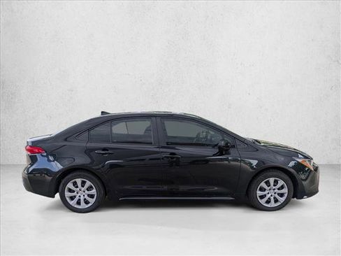 Used 2022 Toyota Corolla LE FWD image 4