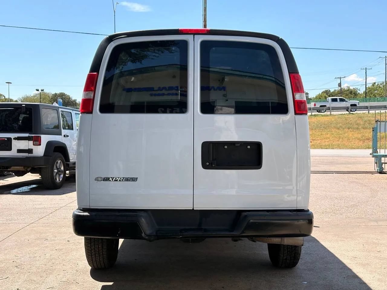 Used 2021 Chevrolet Express 2500 RWD image 4