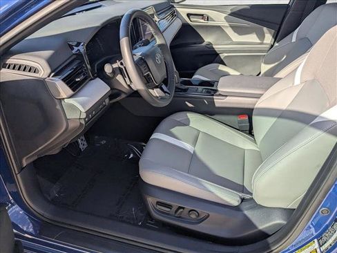 Used 2025 Toyota Camry SE image 11
