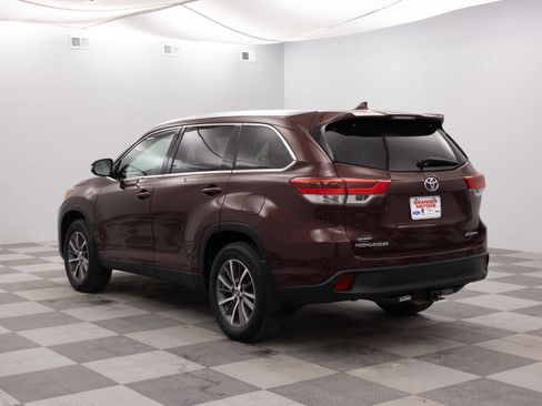 Used 2019 Toyota Highlander XLE AWD/4WD image 9