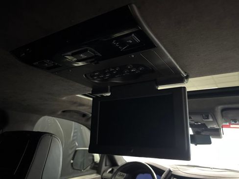 Used 2018 Cadillac Escalade Platinum AWD/4WD image 19