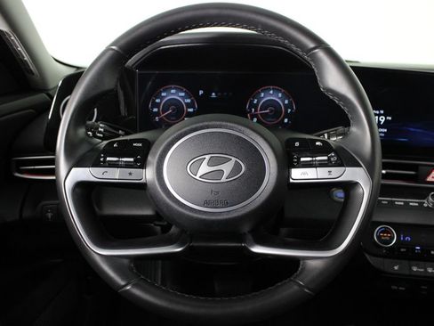 Certified 2025 Hyundai Elantra SEL FWD image 10