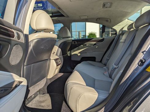 Used 2013 Lexus LS 460 AWD w/ Comfort Pkg image 36