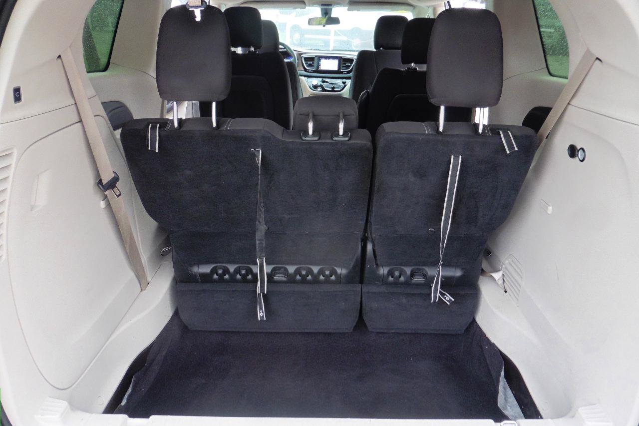 Used 2022 Chrysler Voyager LX FWD image 13