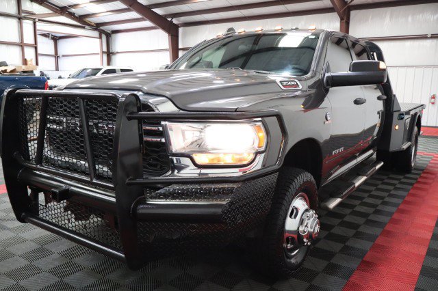 Used 2021 RAM 3500 Tradesman w/ Chrome Appearance Group AWD/4WD image 17