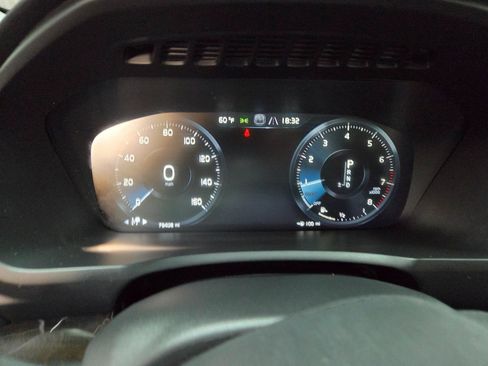 Used 2018 Volvo XC90 T6 Momentum w/ Convenience Package image 26