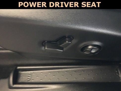 Certified 2025 Chrysler Pacifica Limited image 14