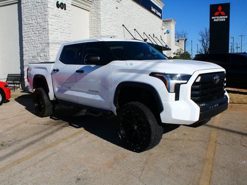 Used 2022 Toyota Tundra SR5 w/ SR5 Convenience Package image 6