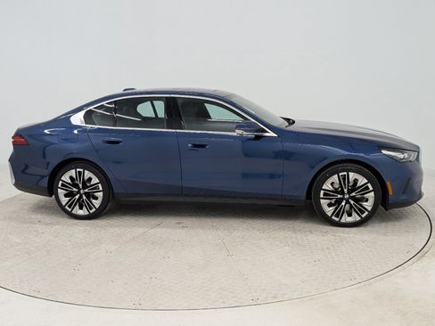 New 2025 BMW 530i w/ Premium Package image 9