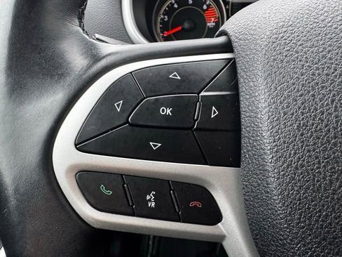 Used 2018 Jeep Cherokee Latitude Plus w/ Comfort/Convenience Group AWD/4WD image 22