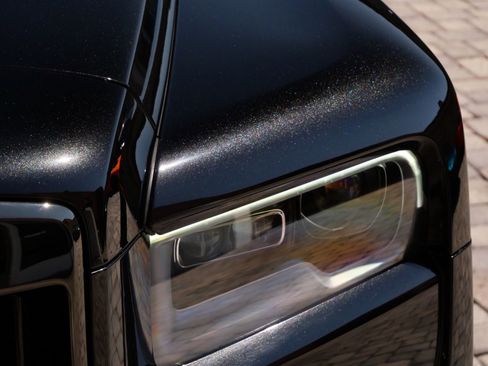 Certified 2022 Rolls-Royce Cullinan Black Badge w/ Dark Exterior Package image 23