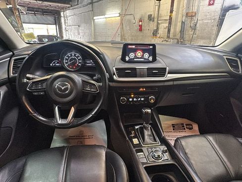Used 2018 MAZDA MAZDA3 Touring FWD image 29