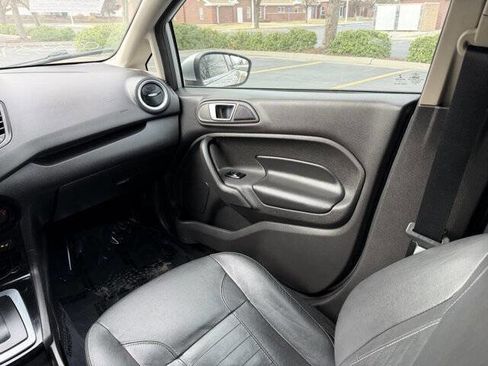 Used 2014 Ford Fiesta Titanium image 19