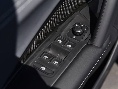 New 2026 Volkswagen Tiguan SE FWD image 8