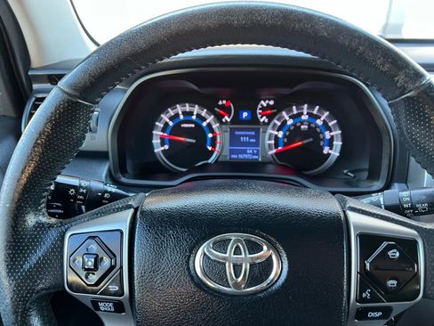 Used 2017 Toyota 4Runner SR5 AWD/4WD image 31