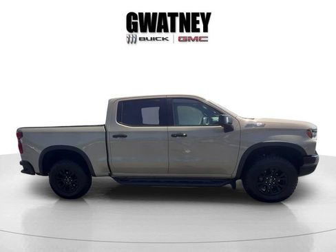 Used 2022 Chevrolet Silverado 1500 ZR2 w/ Technology Package AWD/4WD image 4