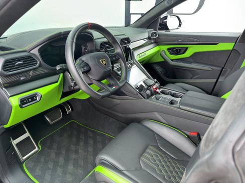 Used 2024 Lamborghini Urus S AWD/4WD image 2