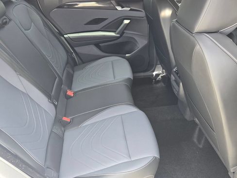 Certified 2025 Volkswagen Tiguan SE R-Line FWD image 17